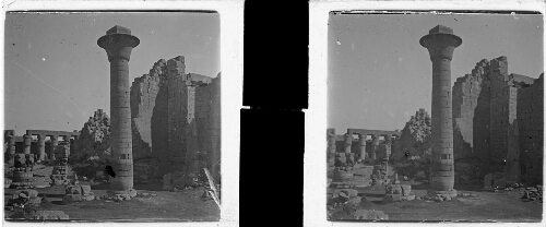 32 - Temple d'Amon. 1ère cour : colonne appartenant au kiosque de Tirhaga (25e degré ; 688-663)