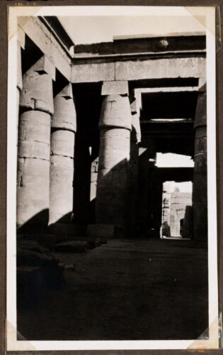 Karnak : Intérieur du temple de Khous