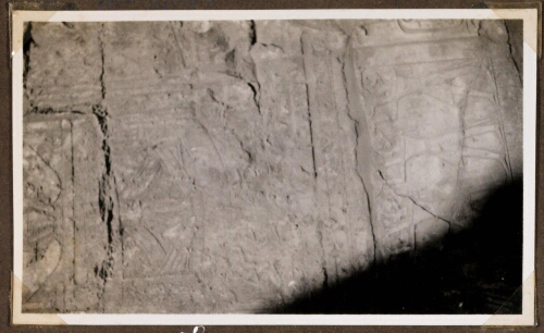 Louqsor : Chapelle de Thoutmès III. 
Bas-relief de la chapelle d'Amon. ( Génies ailés, analogues aux chérubins, sur la barque sacrée)