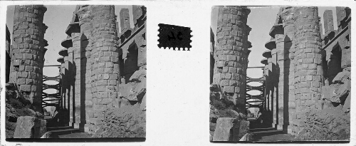 34 - Temple d'Amon. Hypostyle - les 3 nefs centrales (vues du fond)