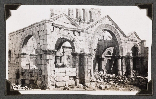 Qalaat Semân : La basilique. Les trois baies du portique Sud