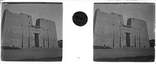 40 - Edfou. Temple d'Horus, le grand pylône
