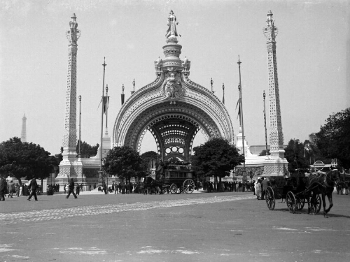 [Paris : Exposition universelle de 1900. Porte monumentale de Binet]