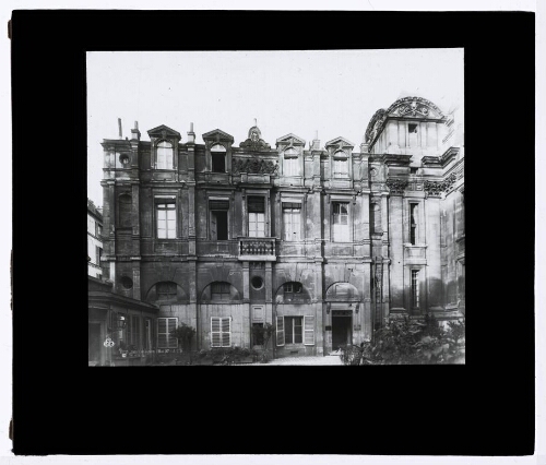 Paris - Hôtel Lamoignon (Mai 87), [aile gauche] (9146)