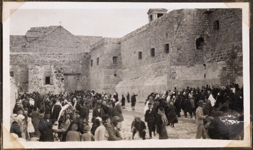 Bethléem : Parvis de la basilique le 24 décembre 1931