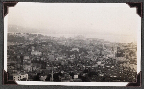 [Constantinople : panorama de la vieille ville pris depuis la tour de Beyazit]