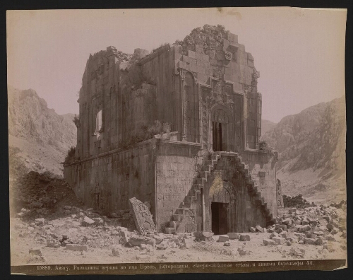 15889. [Amagu. Vue Nord-Ouest de l’église mausolée Sainte-Mère-de-Dieu]. 44