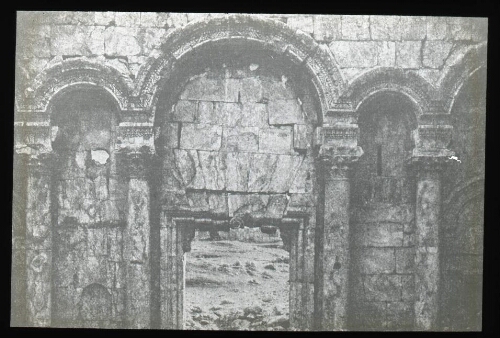 Resafa. Décoration de la façade de la tour Nord