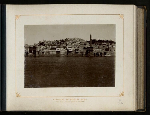 Panorama de Bérédjik (Birtha). Ville située sur la rive gauche de l'Euphrate