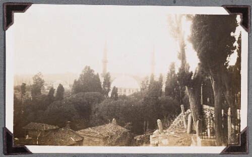 [Constantinople : vue prise du cimetière d'Eyüp]