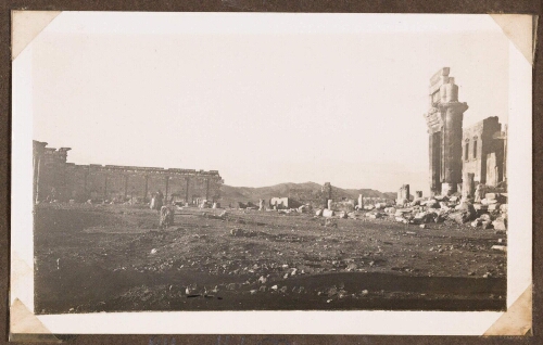 Palmyre : Terrasse du temple du soleil. Direction Est-Ouest