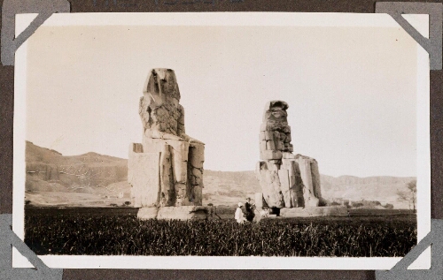 Les colosses de Memnon vus du Sud-Ouest