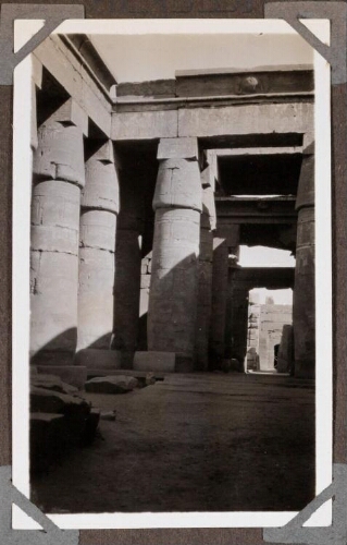 Karnak : Intérieur du temple de Khous