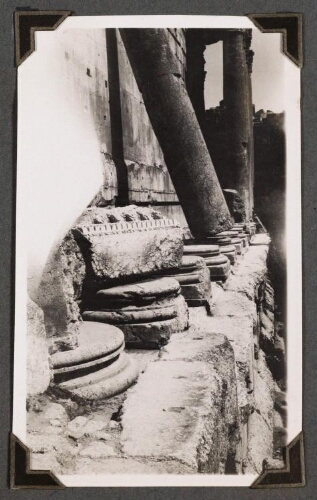 Baalbek : Colonnade. Sud-Est du temple de Bacchus