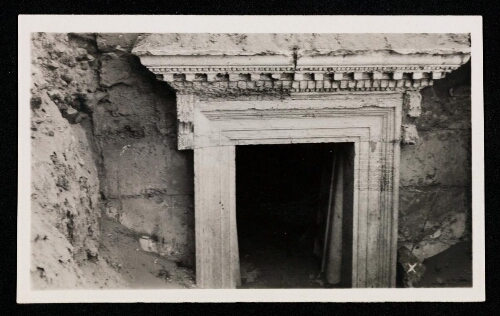 Palmyre : entrée d'un des tombeaux de l'Est