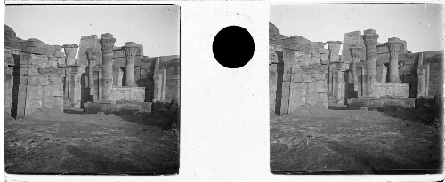 1 - Karnak. Une cour du temple de Phtah