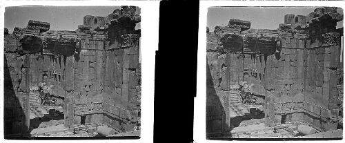 33 - Baalbeck. Temple de Bacchus, entrée et intérieur