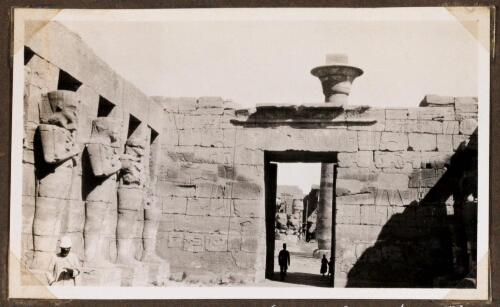Karnak : Temple de Ramsès III. Cour péristyle