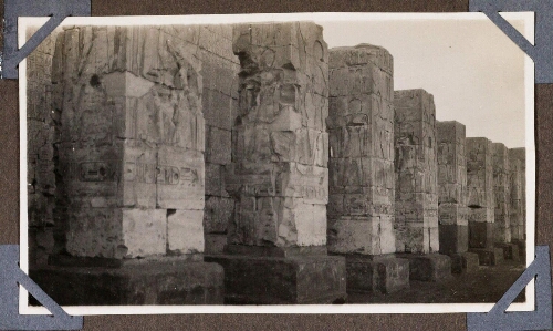 Abydos : colonnade de la façade, direction Ouest