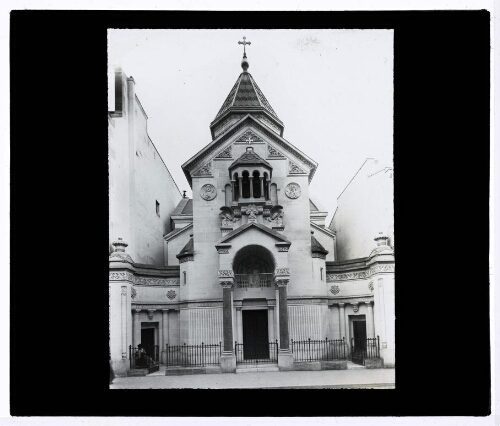 [Paris] - L'église arménienne, façade rue Jean Goujon (1)