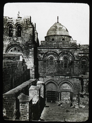 Terre Sainte. Jérusalem. Façade de la basilique du Saint-Sépulcre