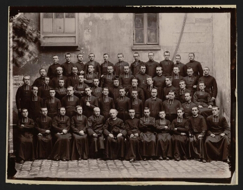 Ecole des Carmes : année scolaire 1895-1896 [avec Mgr. d’Hulst]