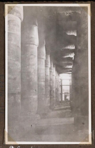Temple d'Abydos : 2ème salle hypostyle. Direction Est