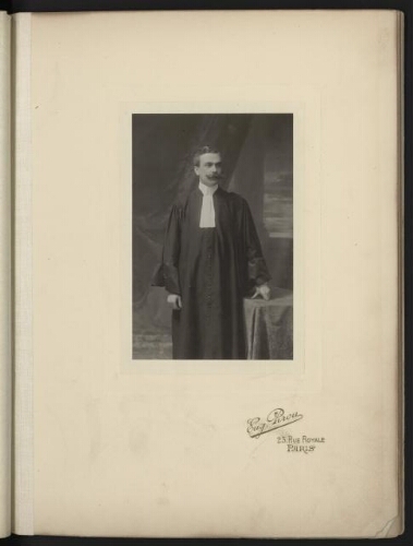 M. Léon Bour [professeur de droit]