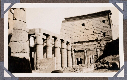 Cour de Ramsès II et chapelle de Thoutmès III (dédiée à Amon)