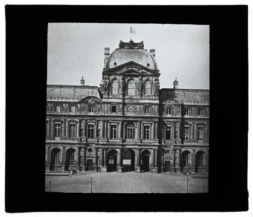 [Paris : Louvre, pavillon de l'Horloge] (Braun & Cie 104)