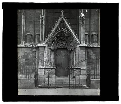 Notre-Dame [de Paris], porte de côté (15157 R.M.)