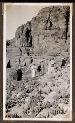 Pétra : Le rocher de l'acropole, ou El Habis, vu de l'Est