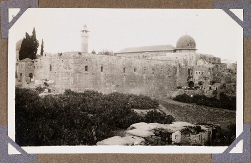 Jérusalem : Angle Sud-Ouest de l'esplanade vu de la porte des Maghrébins (et l'arche de Robinson)