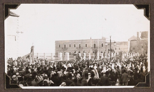 Bethléem : Procession des Grecs 6 janvier 1932, arrivée sur le parvis