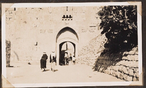 [Jérusalem] : Porte de Saint-Etienne