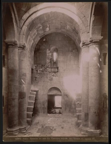 15902. [Amagu. Intérieur de l’église Saint-Etienne Protomartyr]. 57