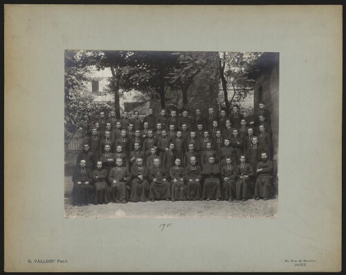 [Promotion] 1911 [de l’école des Carmes autour de Mgr. Baudrillart]