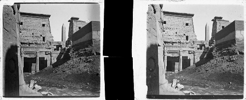 3 - Temple de Louqsor. Première cour et pylones (obélisque) de Ramsès II (19e degré), chapelle de Thoutmosis III (18e degré) (1501-1447)