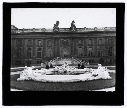 Paris : Grand Palais, fontaine du Miroir (PA 74)
