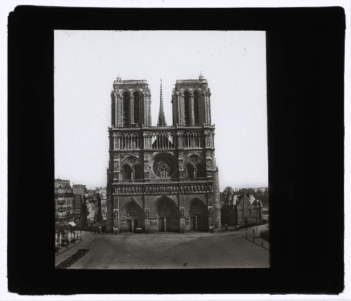 [Notre-Dame de Paris] (2 vues identiques)
