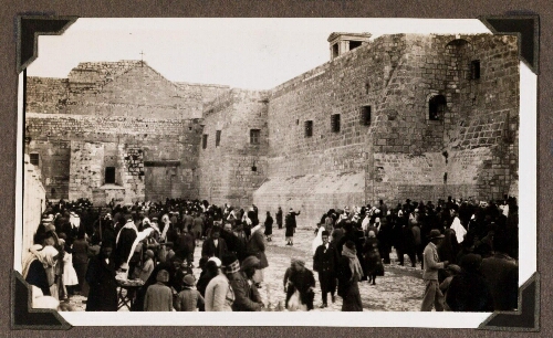 Bethléem : Parvis le 24 décembre 1931
